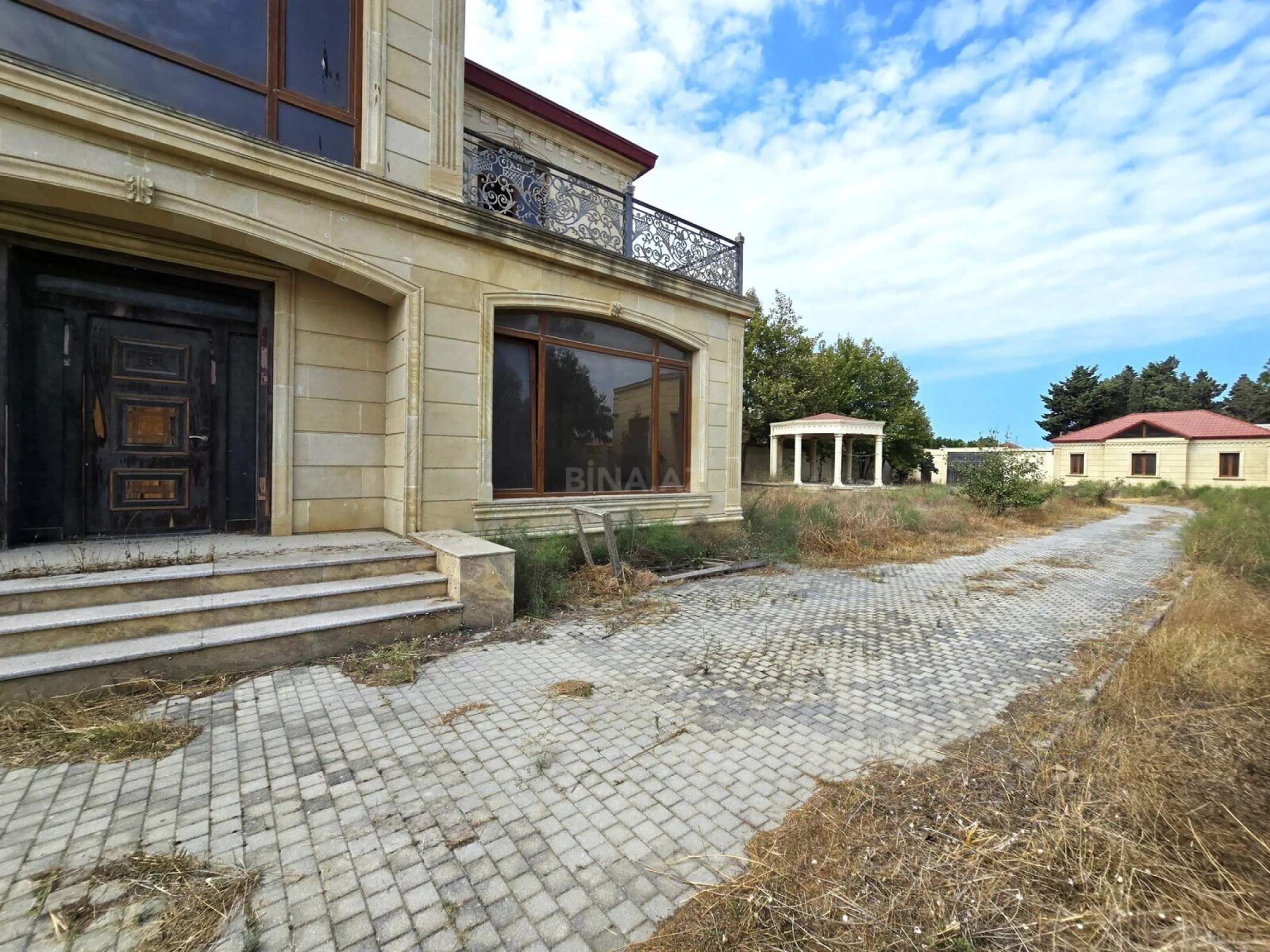 Satılır 6 otaqlı həyət evi 600 m²