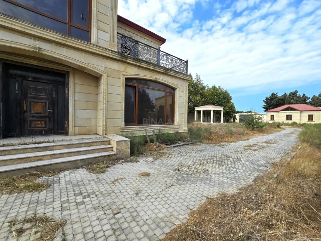 Satılır 6 otaqlı həyət evi 600 m²