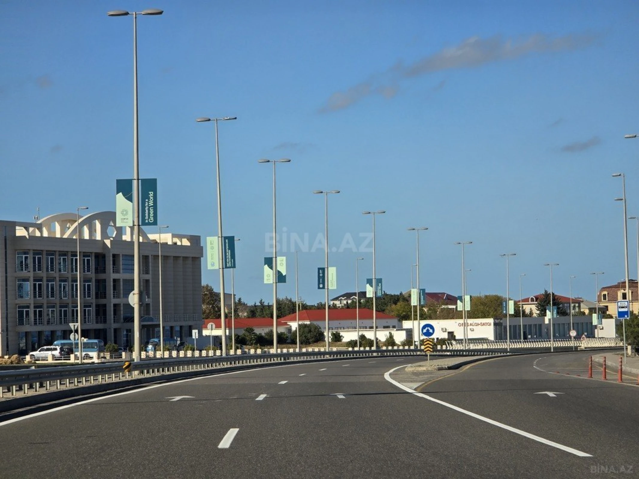 Satılır 6 otaqlı həyət evi 600 m²