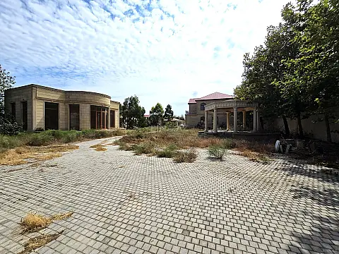 Satılır 6 otaqlı həyət evi 600 m²