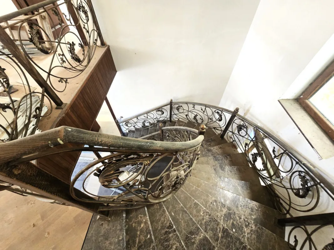 Satılır 6 otaqlı həyət evi 600 m²