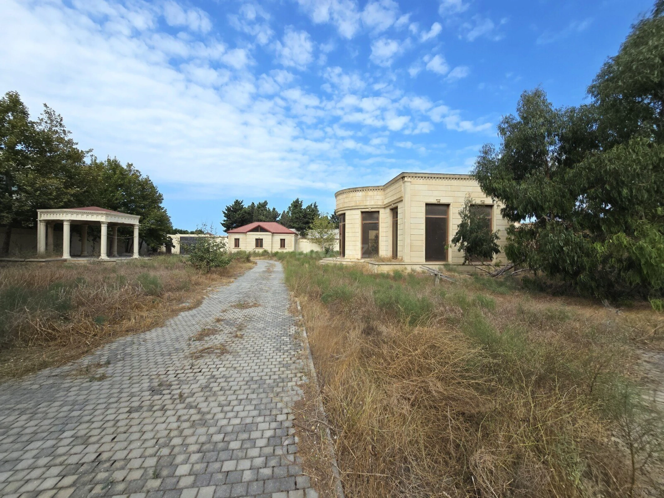 Satılır 6 otaqlı həyət evi 600 m²