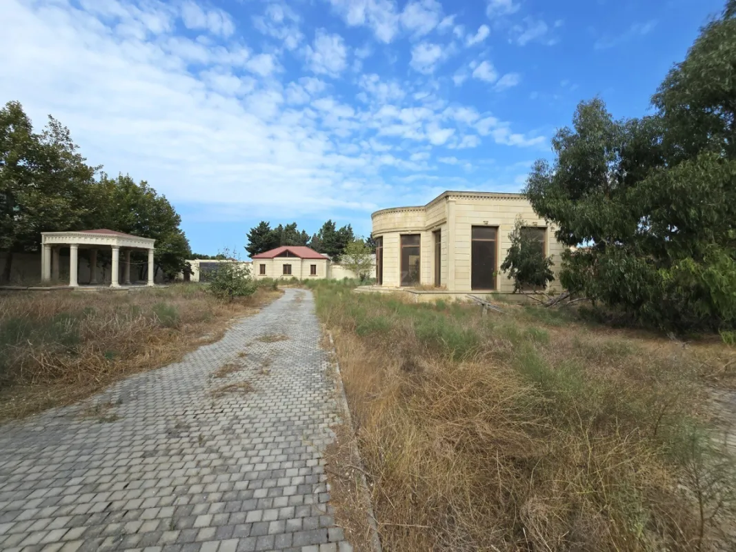 Satılır 6 otaqlı həyət evi 600 m²