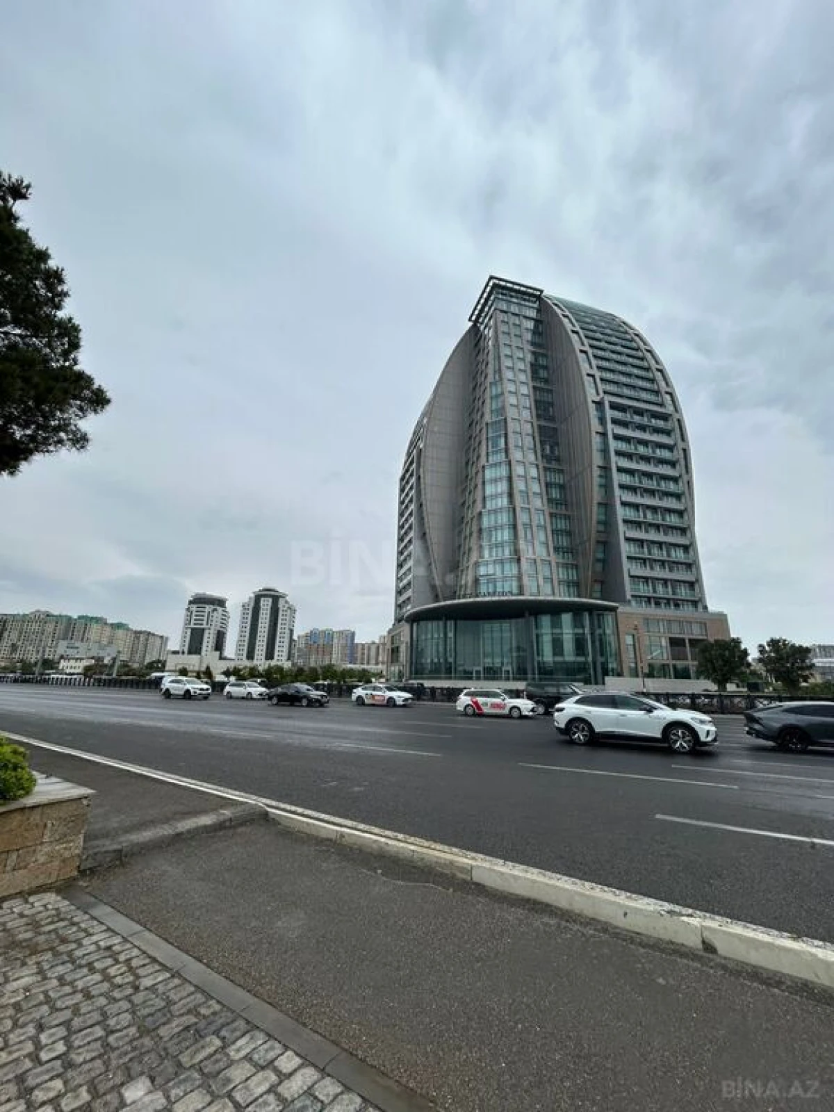 Satılır 2 otaqlı mənzil 92 m²