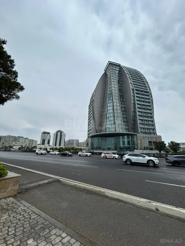 Satılır 2 otaqlı mənzil 92 m²