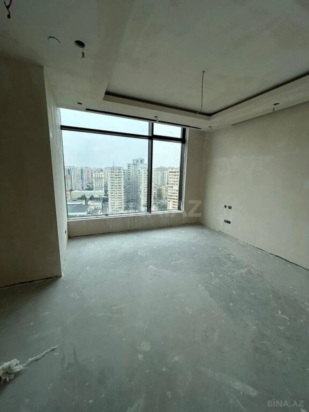 Satılır 2 otaqlı mənzil 92 m²