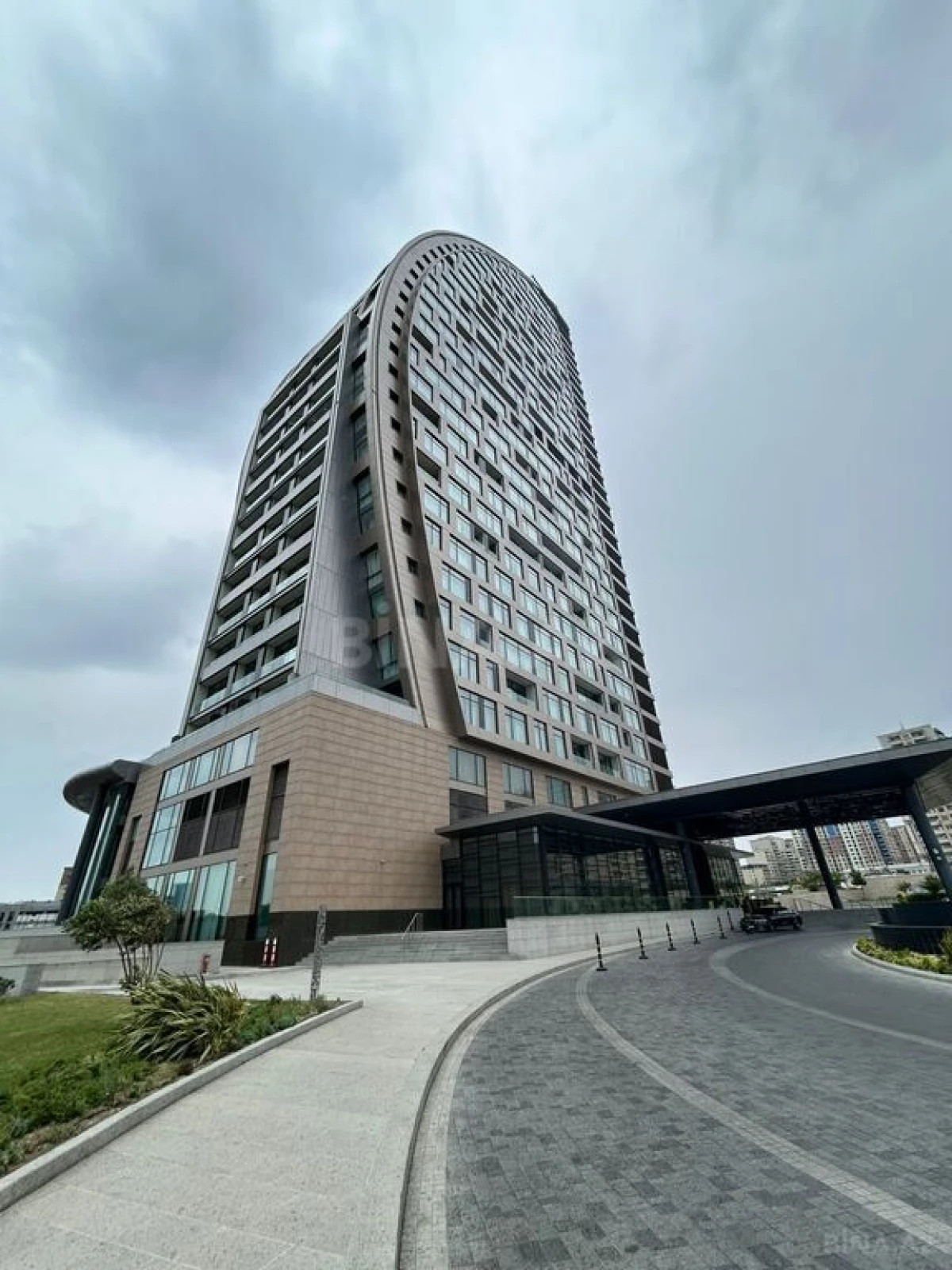 Satılır 2 otaqlı mənzil 92 m²