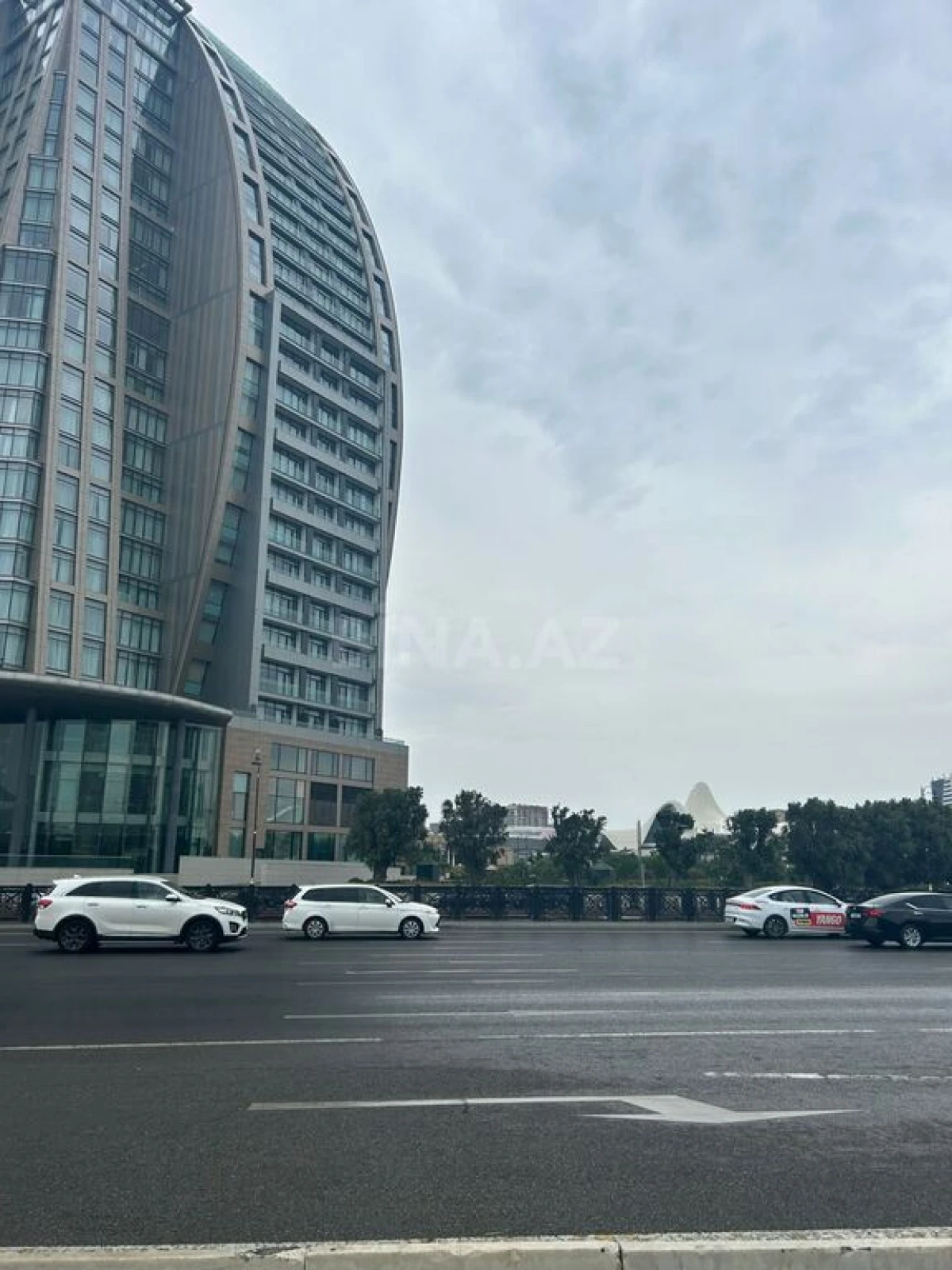 Satılır 2 otaqlı mənzil 92 m²