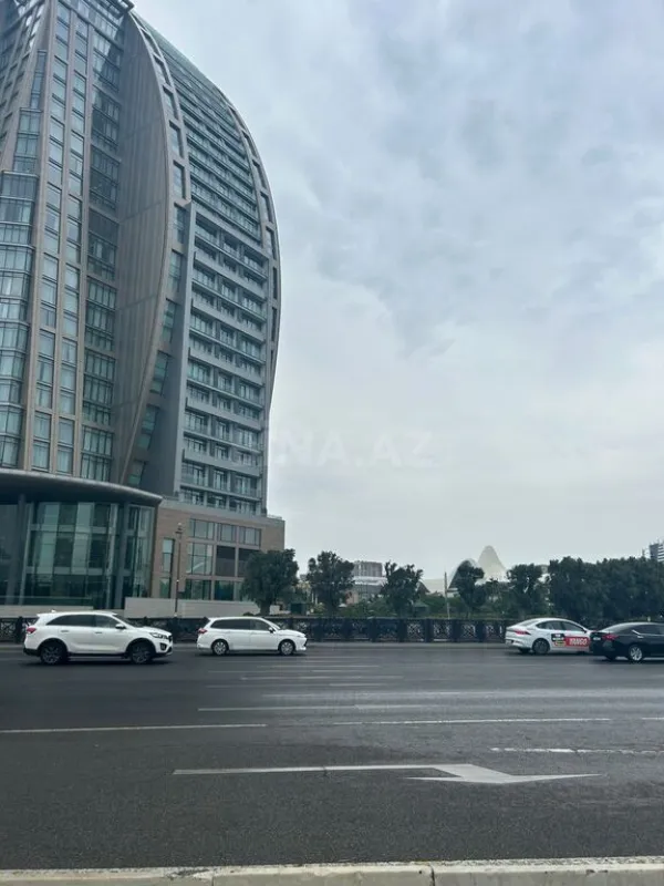 Satılır 2 otaqlı mənzil 92 m²