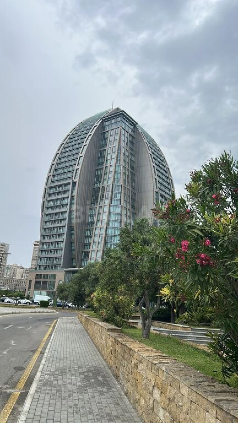 Satılır 2 otaqlı mənzil 92 m²