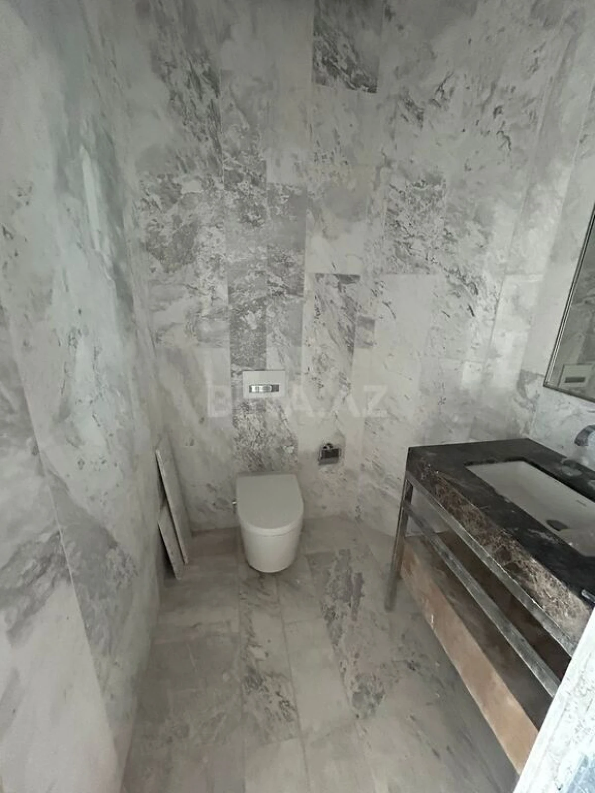 Satılır 2 otaqlı mənzil 92 m²