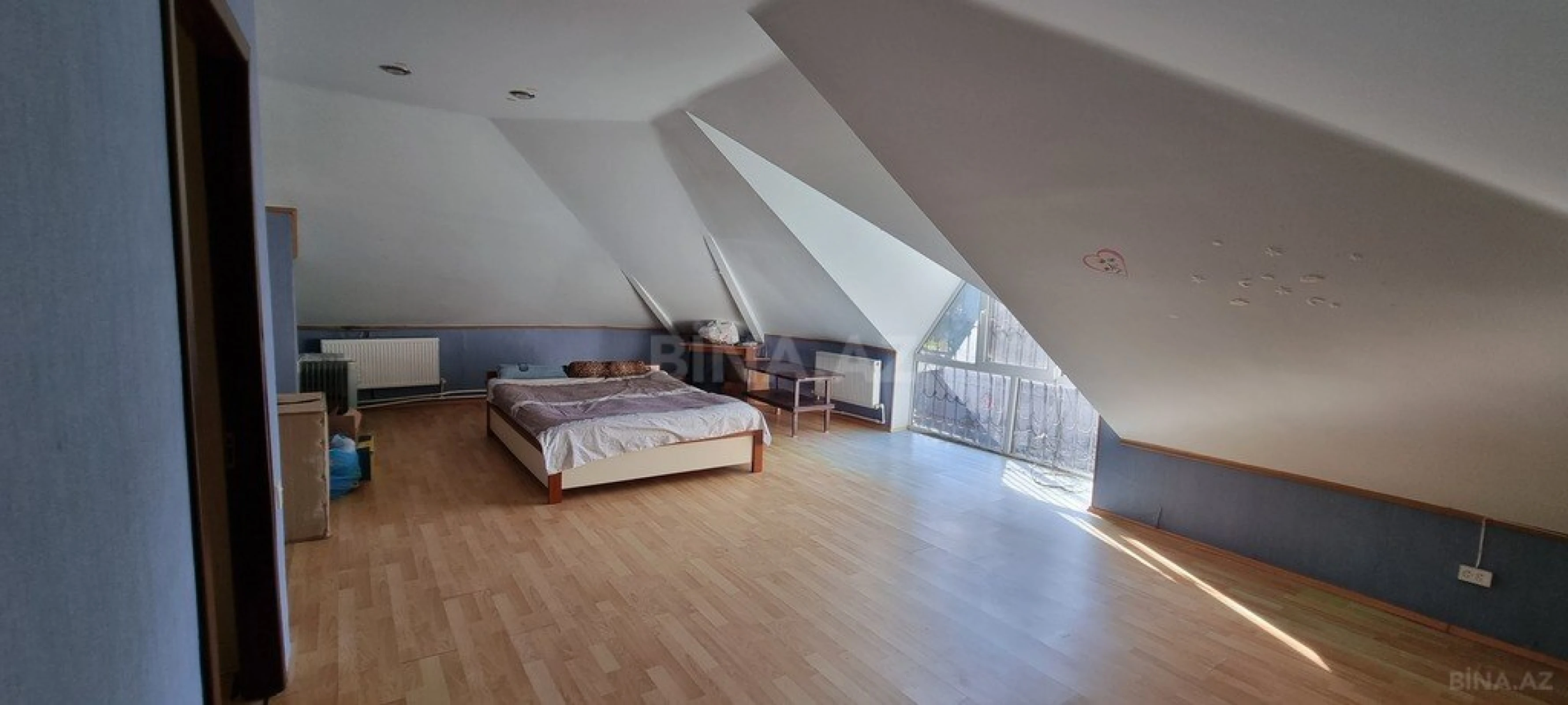 Satılır 8 otaqlı həyət evi 368 m²