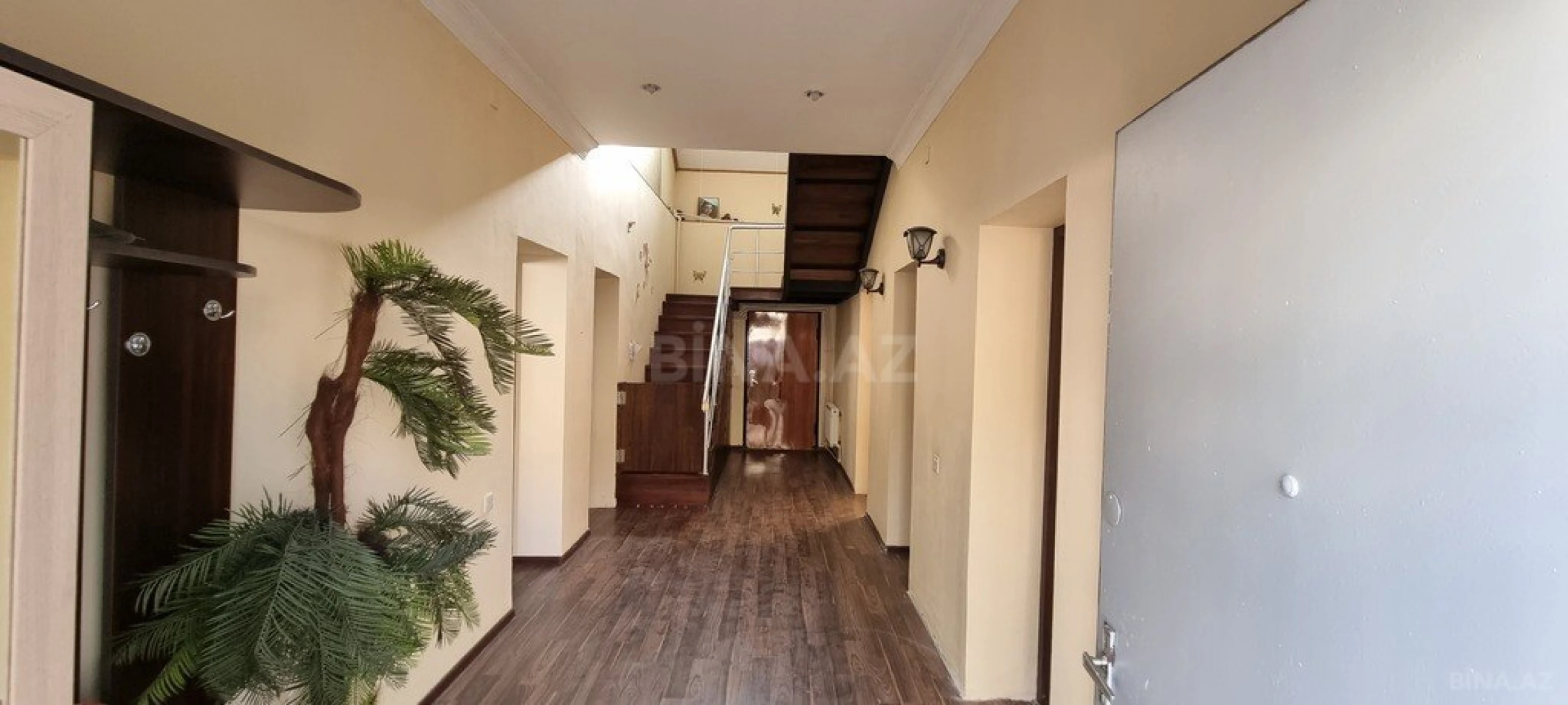 Satılır 8 otaqlı həyət evi 368 m²