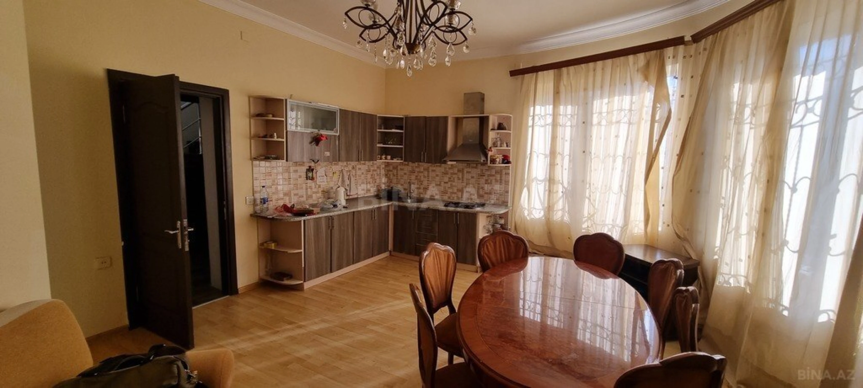 Satılır 8 otaqlı həyət evi 368 m²
