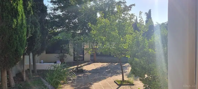 Satılır 8 otaqlı həyət evi 368 m²