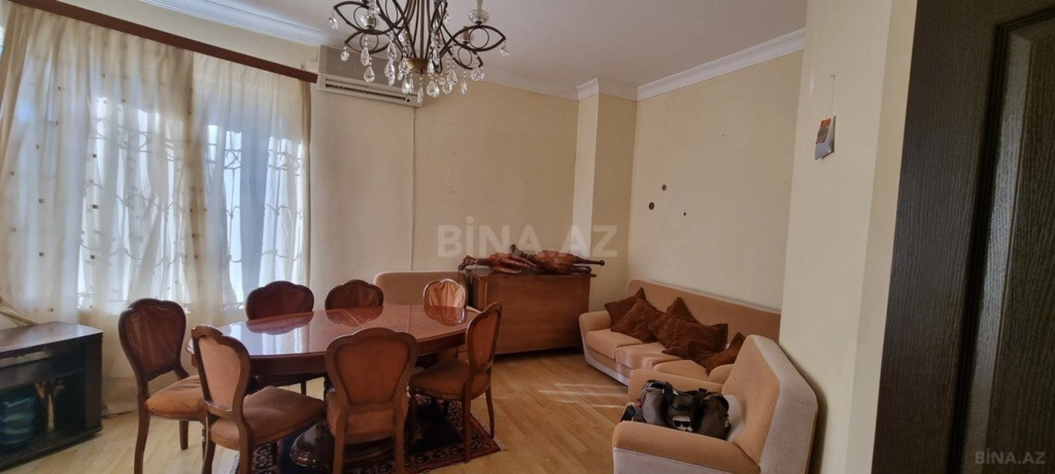 Satılır 8 otaqlı həyət evi 368 m²