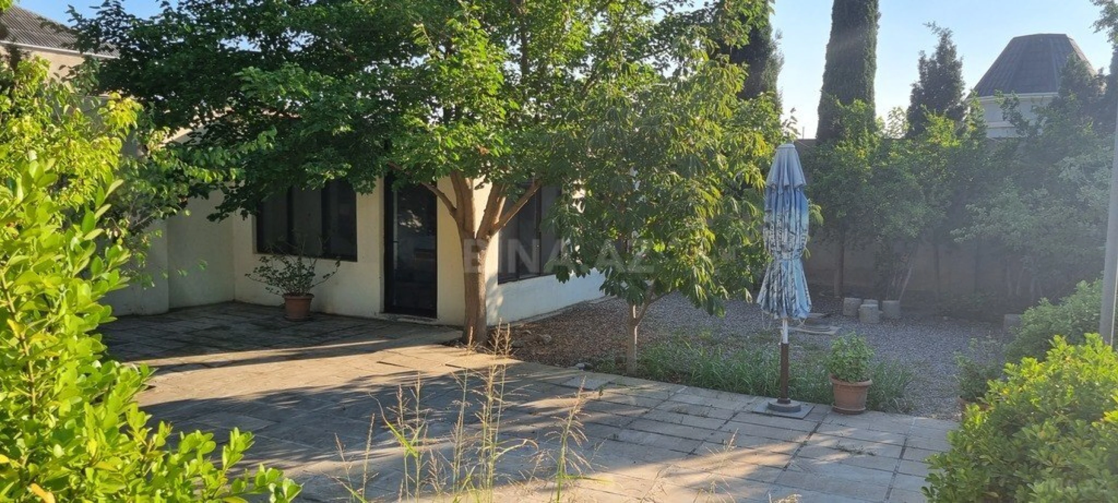 Satılır 8 otaqlı həyət evi 368 m²