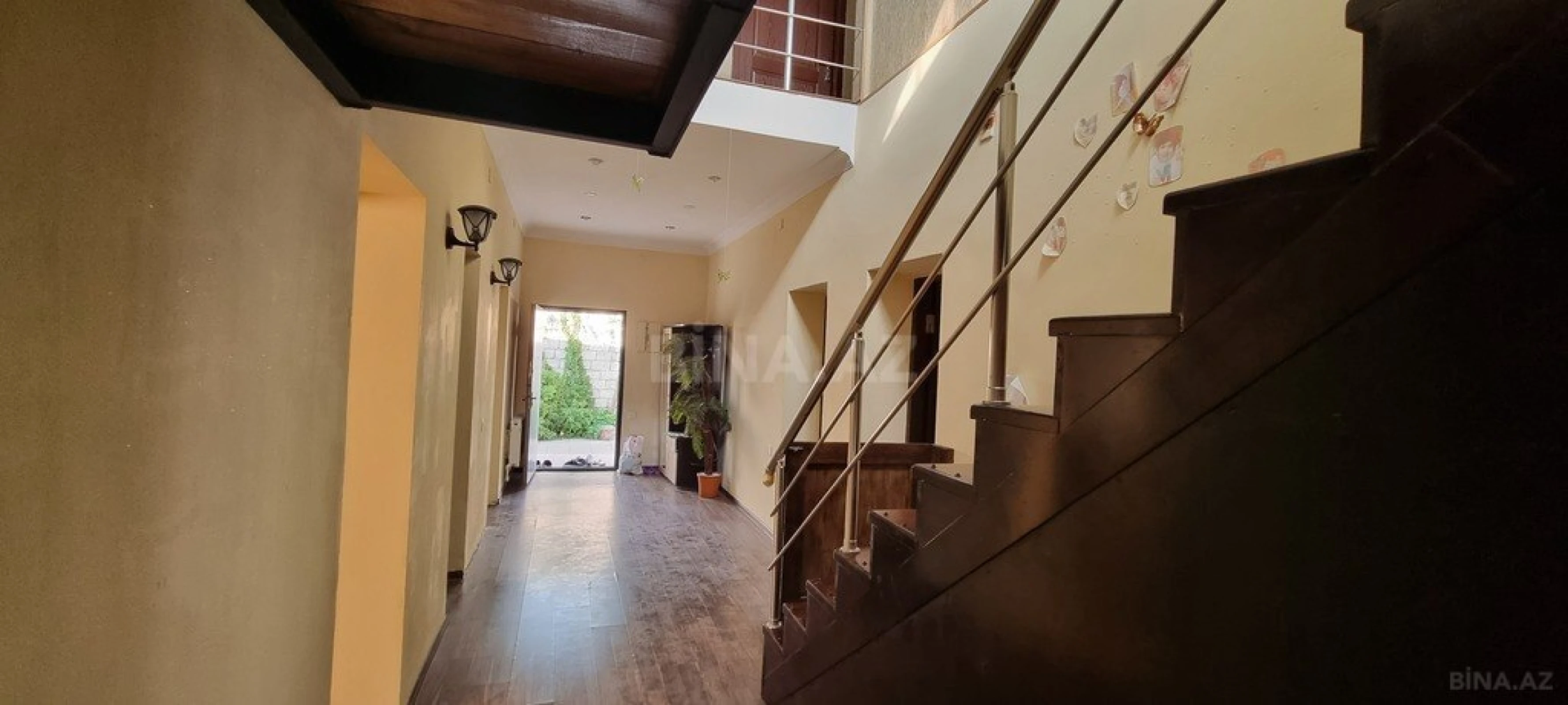 Satılır 8 otaqlı həyət evi 368 m²