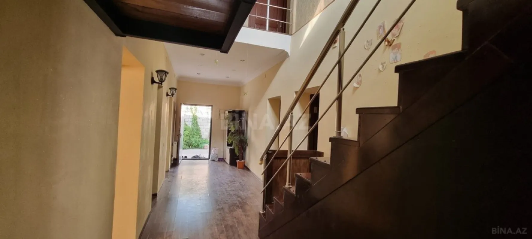 Satılır 8 otaqlı həyət evi 368 m²