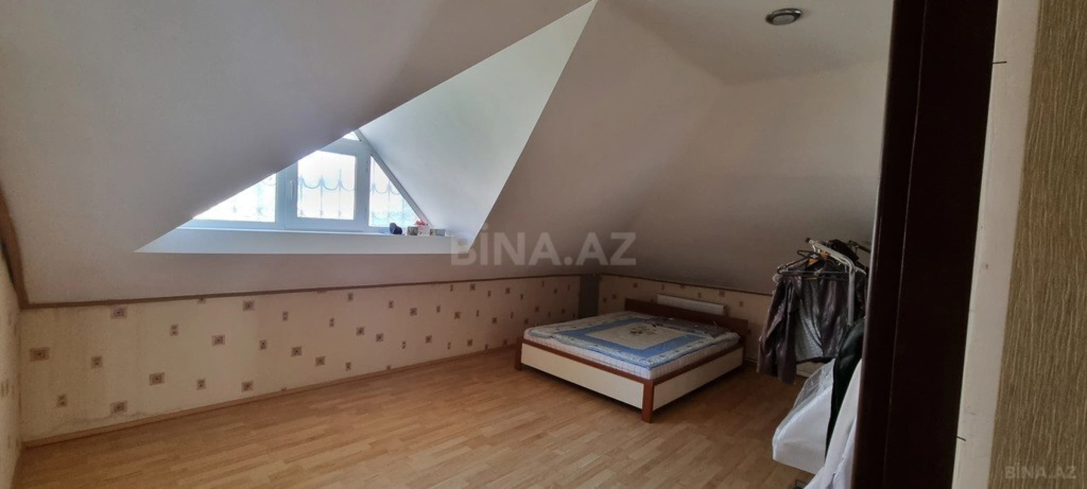 Satılır 8 otaqlı həyət evi 368 m²