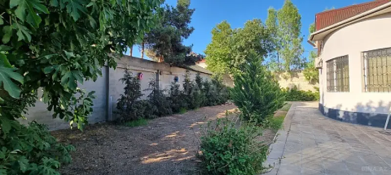 Satılır 8 otaqlı həyət evi 368 m²