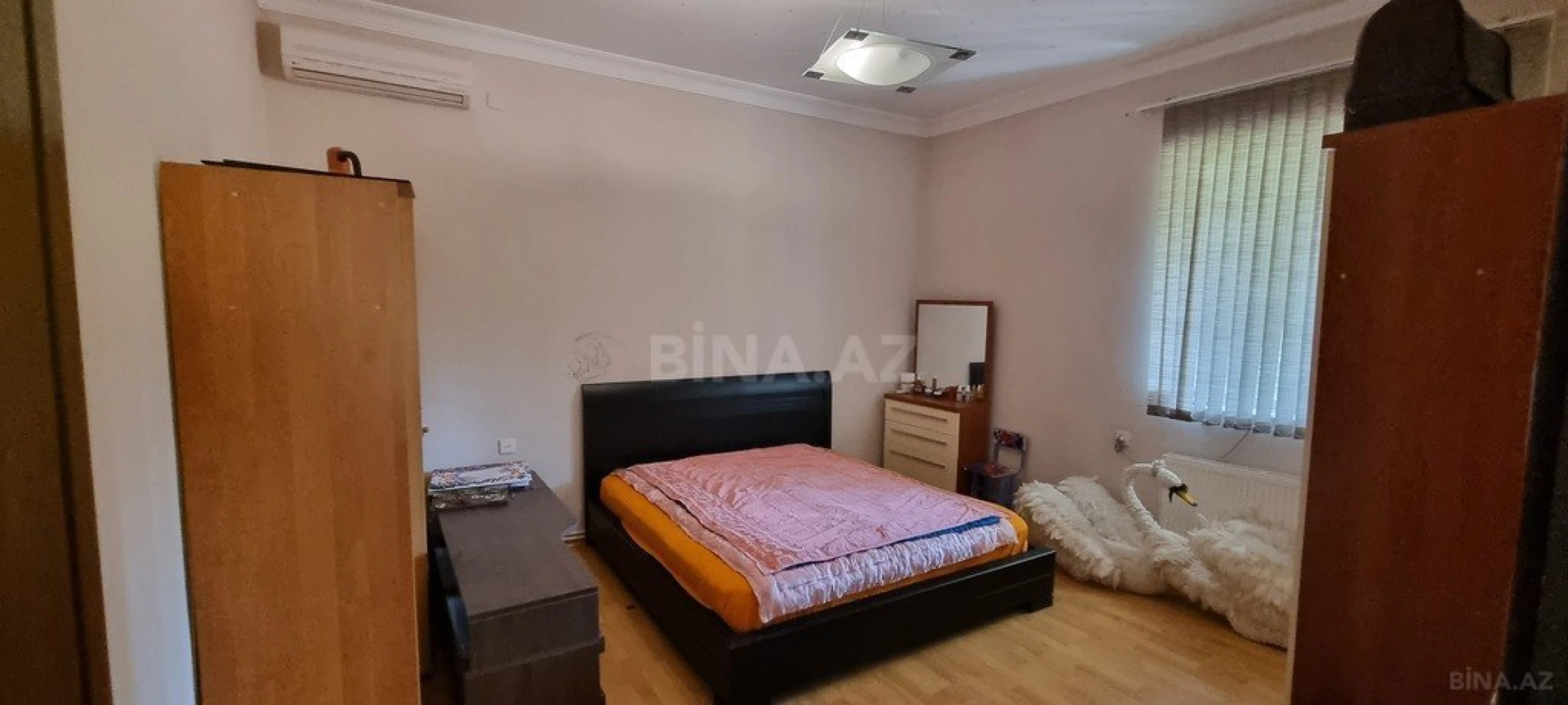Satılır 8 otaqlı həyət evi 368 m²