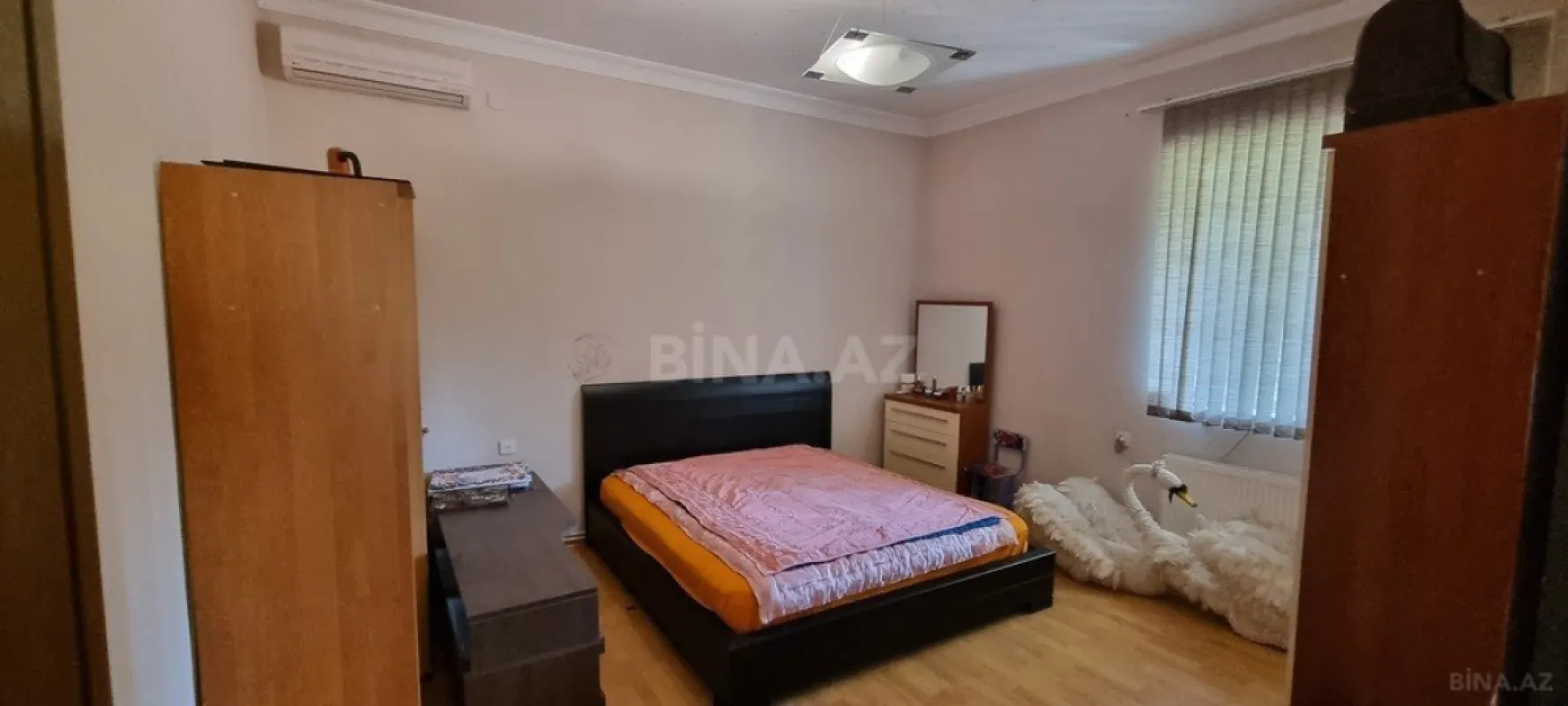 Satılır 8 otaqlı həyət evi 368 m²