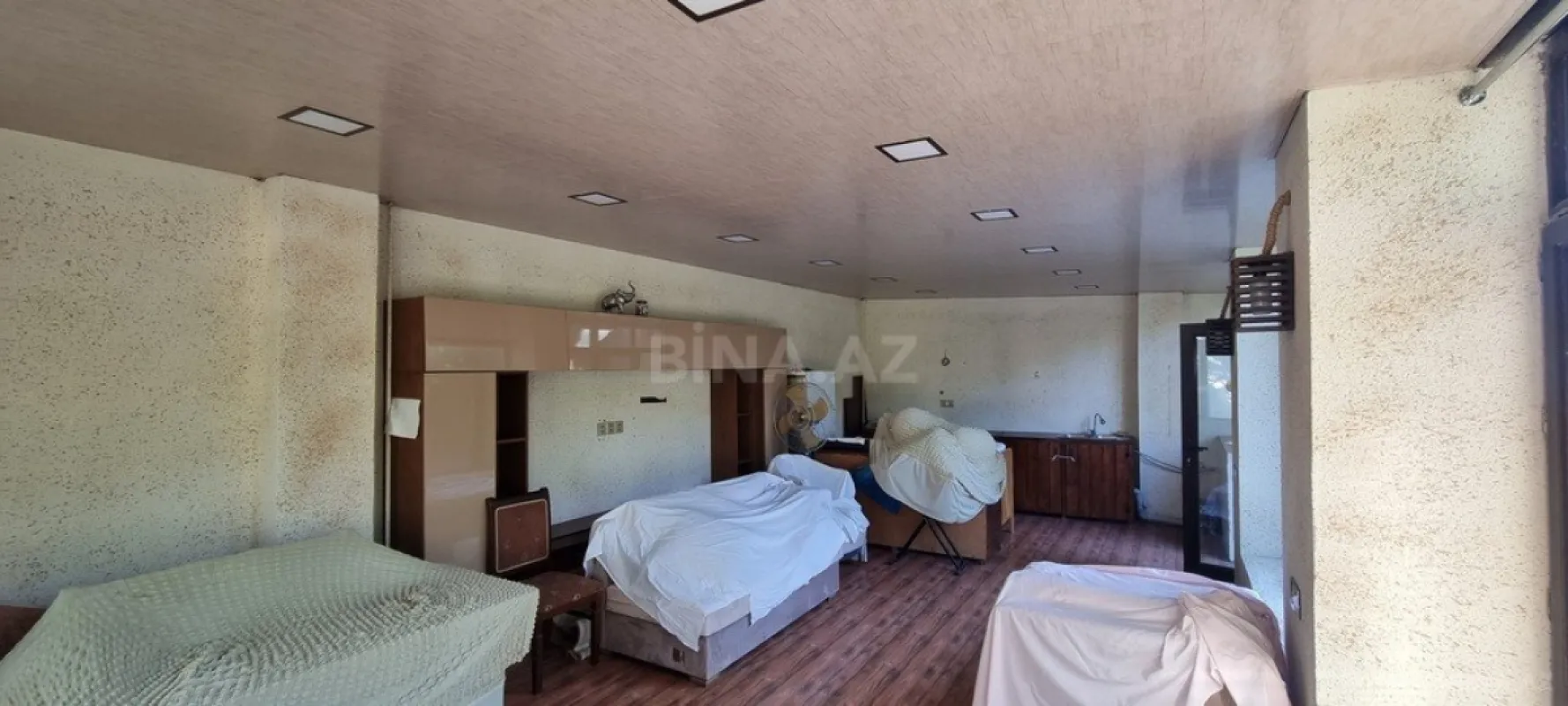 Satılır 8 otaqlı həyət evi 368 m²