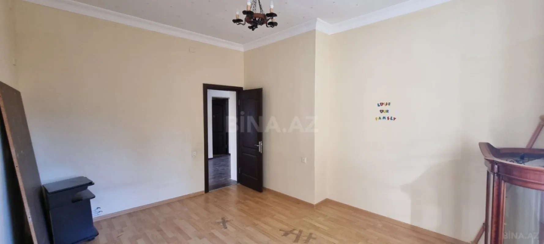Satılır 8 otaqlı həyət evi 368 m²