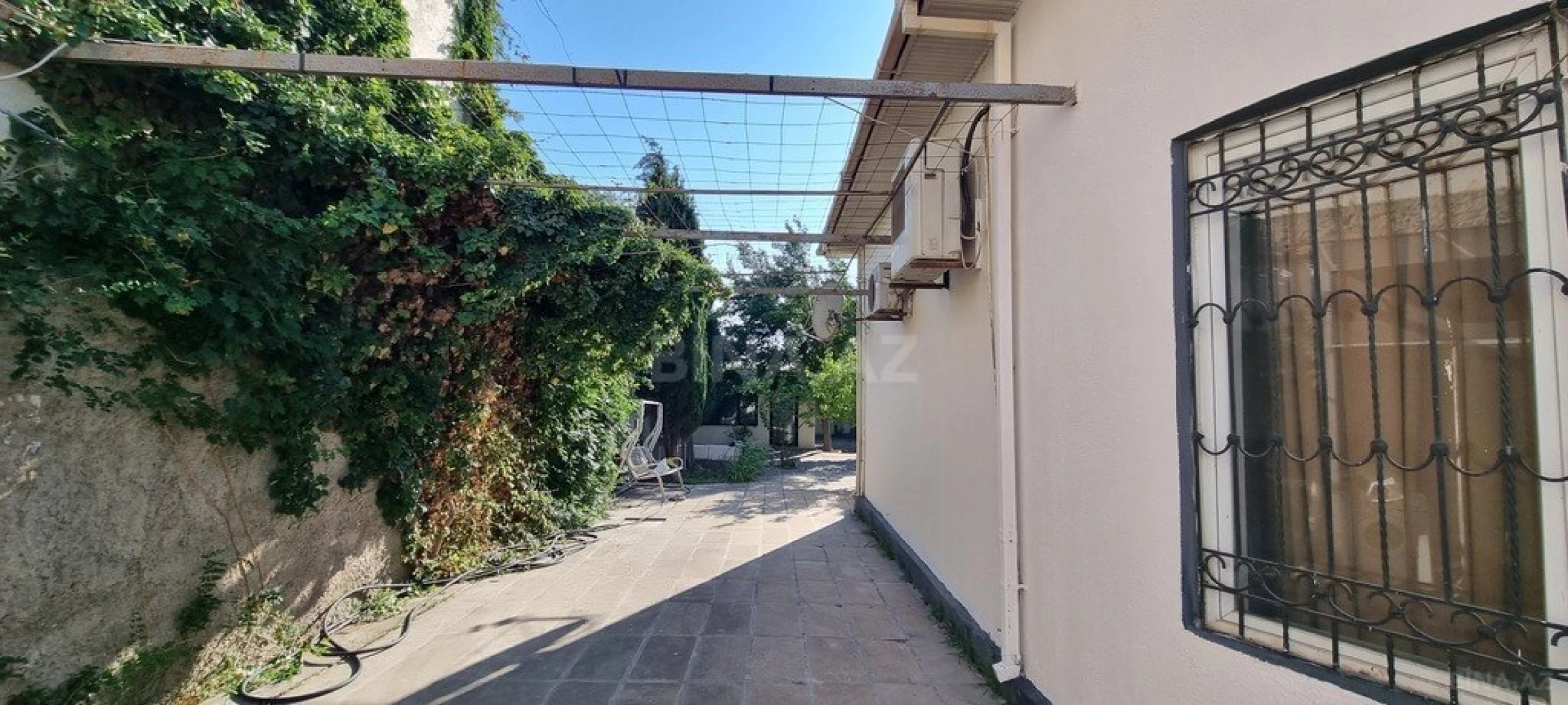 Satılır 8 otaqlı həyət evi 368 m²