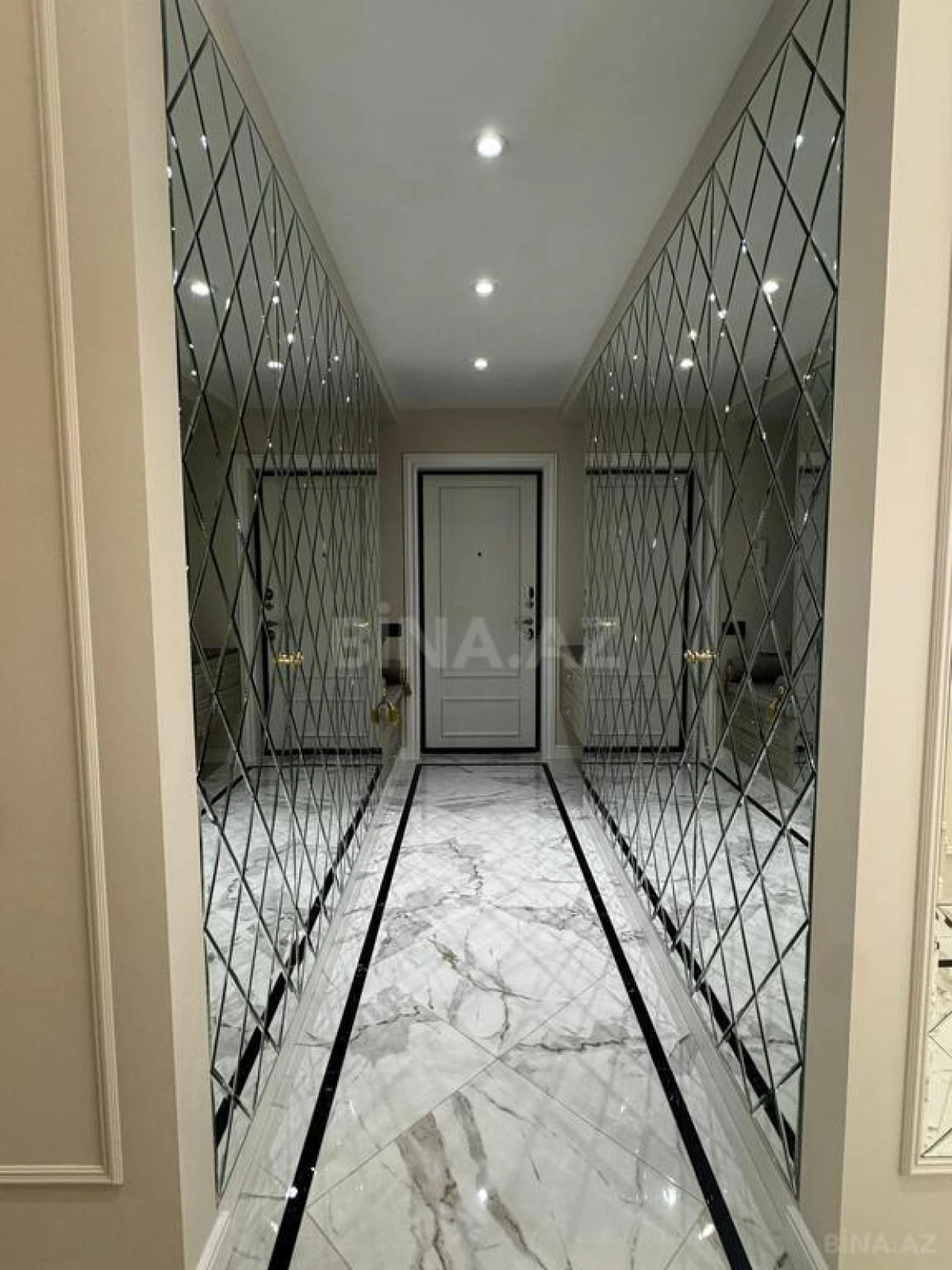 Satılır 4 otaqlı mənzil 170.5 m²