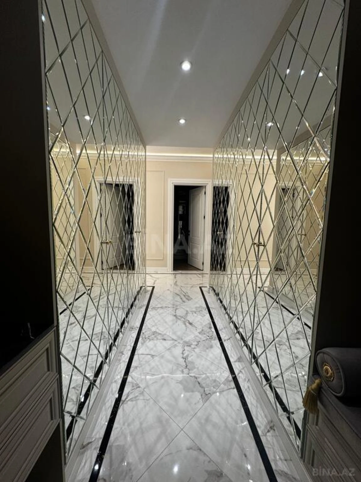 Satılır 4 otaqlı mənzil 170.5 m²