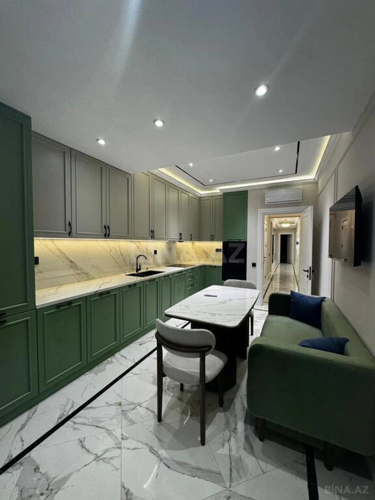 Satılır 4 otaqlı mənzil 170.5 m²