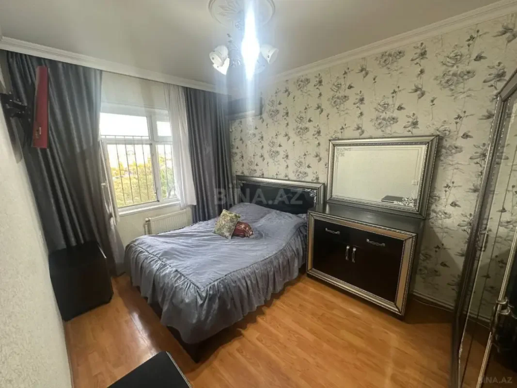 Satılır 4 otaqlı mənzil 100 m²
