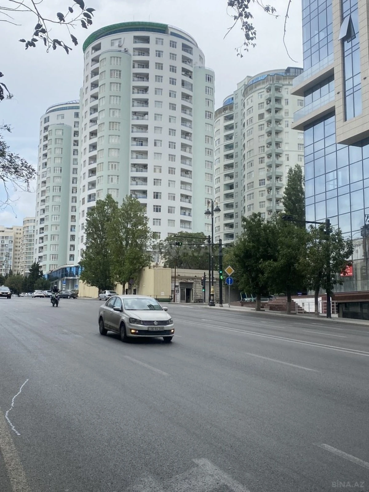 Kirayə verilir 4 otaqlı mənzil 225 m²