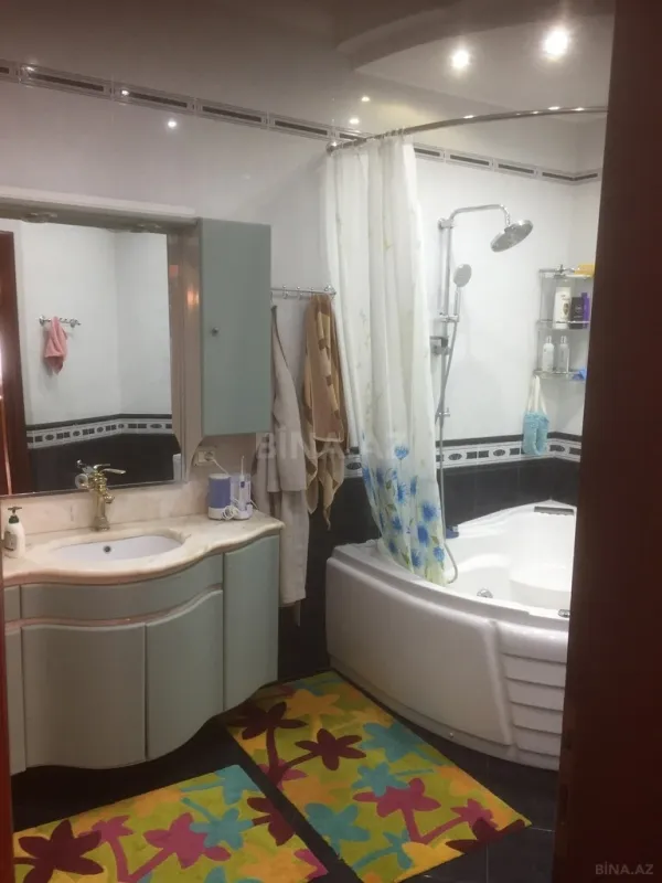 Kirayə verilir 4 otaqlı mənzil 225 m²