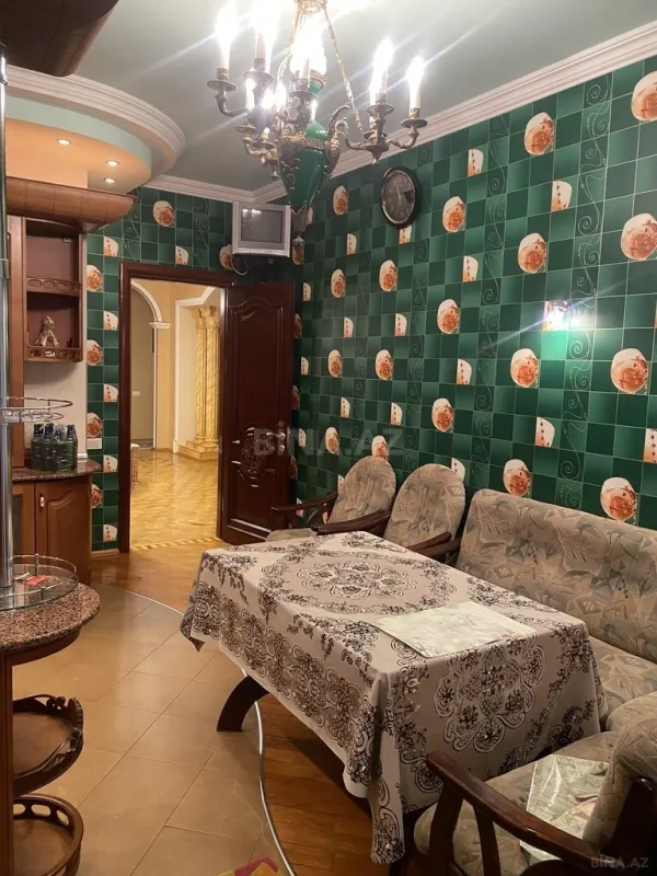 Kirayə verilir 4 otaqlı mənzil 225 m²