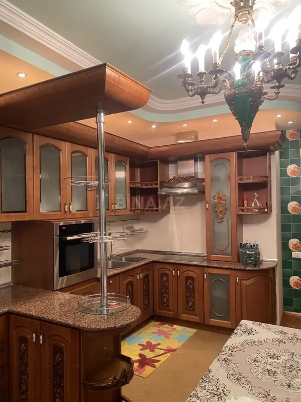 Kirayə verilir 4 otaqlı mənzil 225 m²