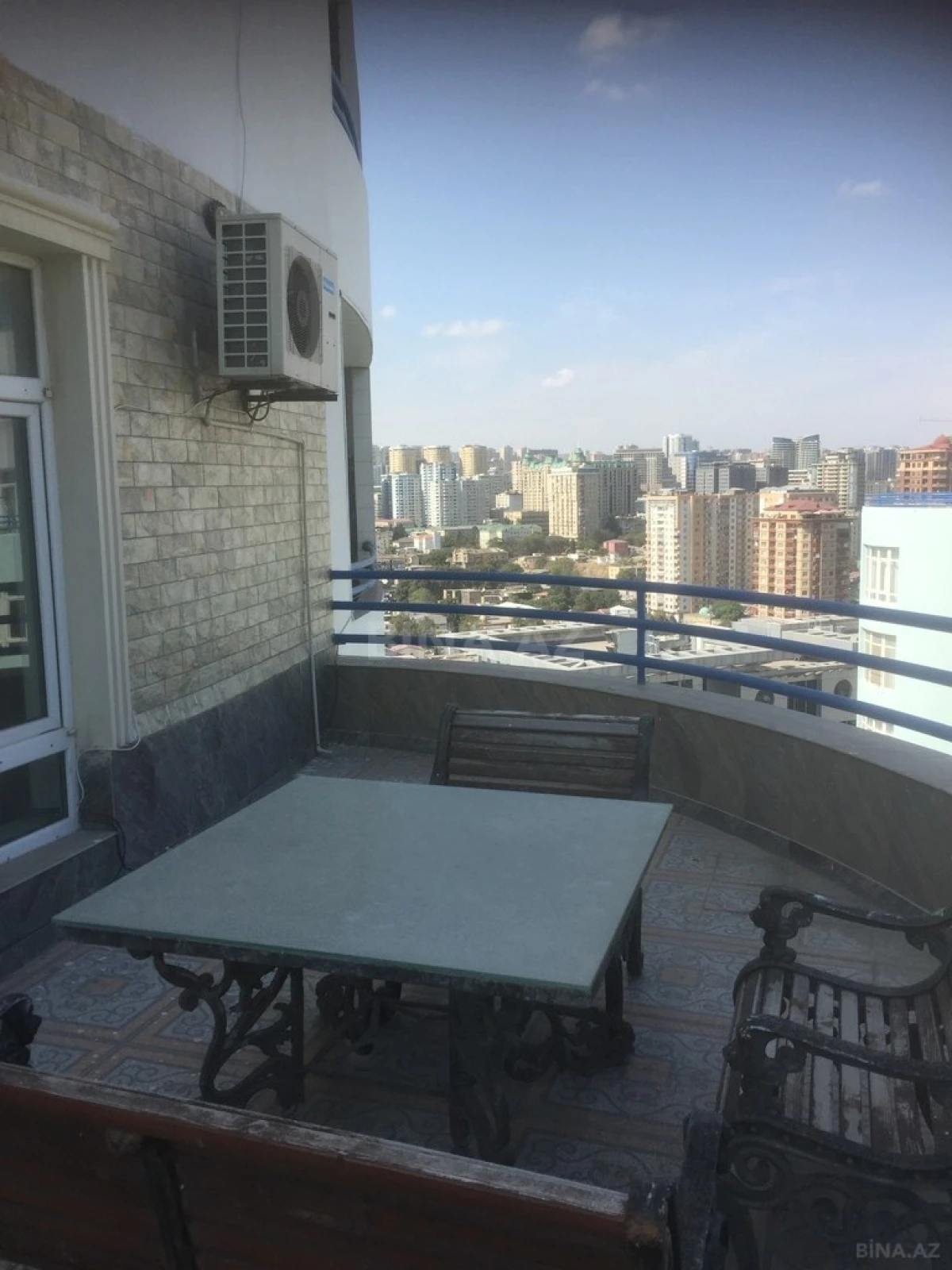Kirayə verilir 4 otaqlı mənzil 225 m²
