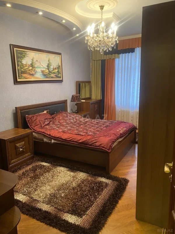 Kirayə verilir 4 otaqlı mənzil 225 m²