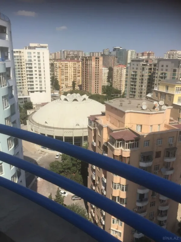 Kirayə verilir 4 otaqlı mənzil 225 m²