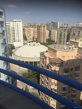 Kirayə verilir 4 otaqlı mənzil 225 m²