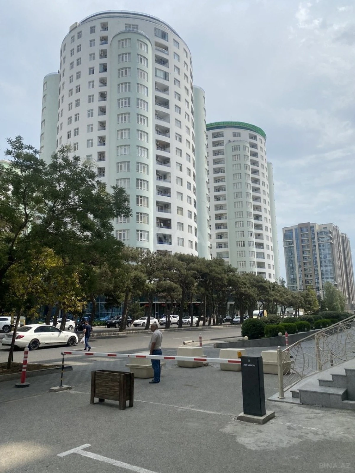 Kirayə verilir 4 otaqlı mənzil 225 m²