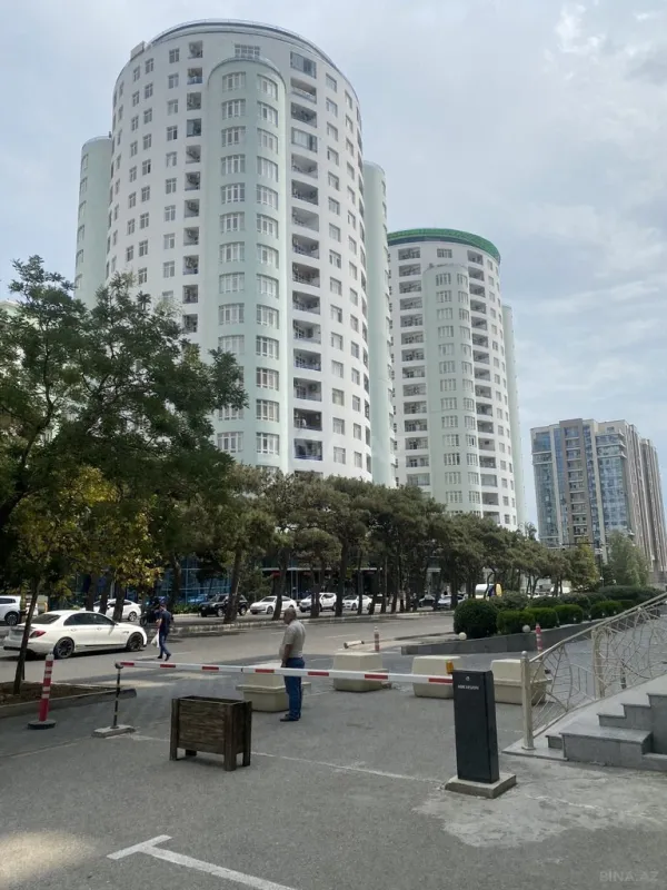 Kirayə verilir 4 otaqlı mənzil 225 m²