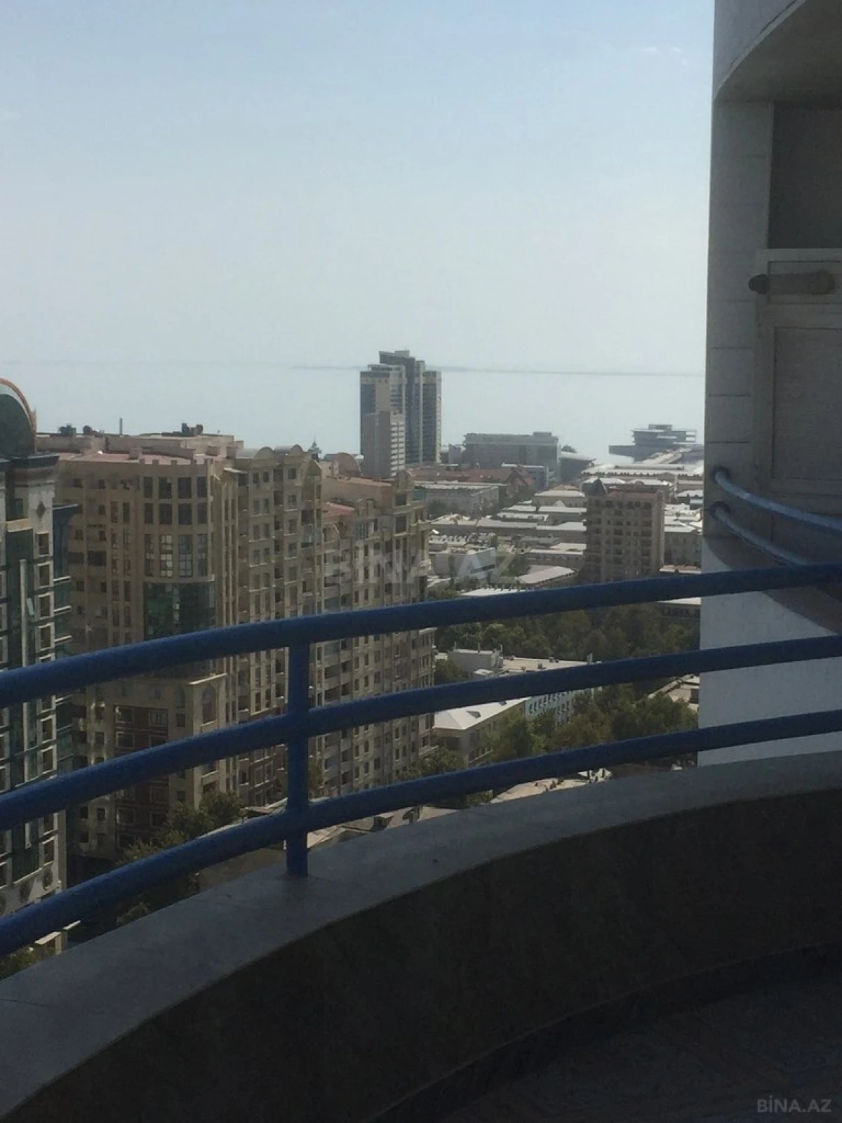 Kirayə verilir 4 otaqlı mənzil 225 m²