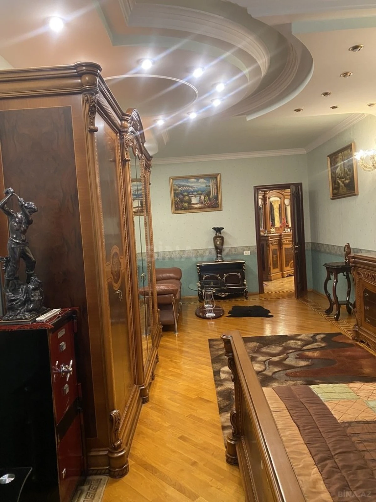 Kirayə verilir 4 otaqlı mənzil 225 m²