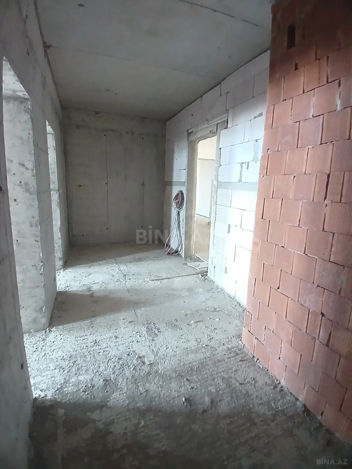 Satılır 2 otaqlı mənzil 61 m²