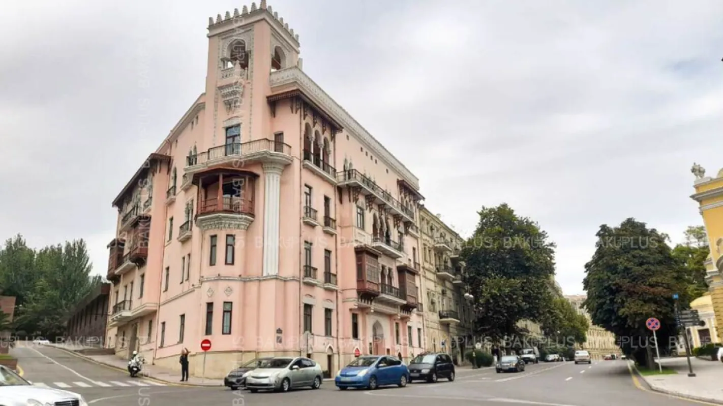 Satılır obyekt 320 m²