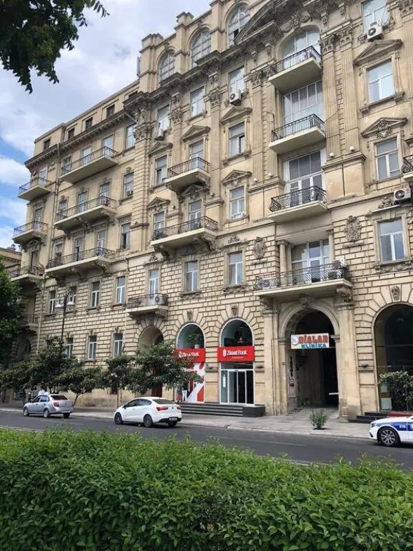 Satılır obyekt 320 m²