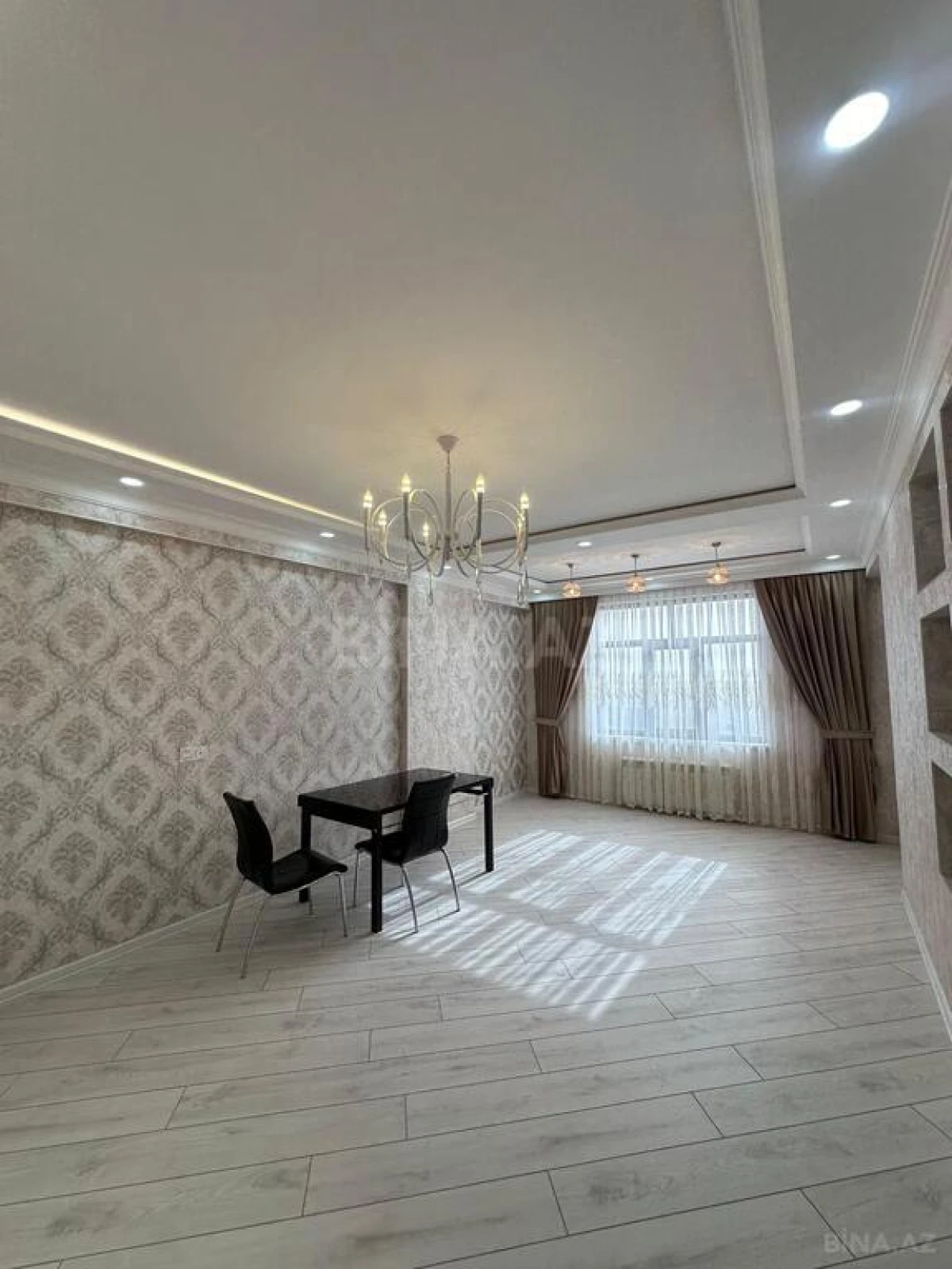 Satılır 2 otaqlı mənzil 83 m²